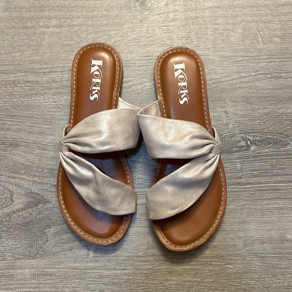 Flip Flop Sandals - Picture 2 of 4